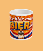 Mok “Doe Hier Maar Bier In” – Grappige Oranje & Voetbal Mok