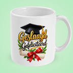 Geslaagd mok ‘Gefeliciteerd’ met afstudeerhoed en diploma